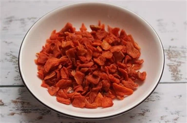 פתית גזר מיובש 10*10 מ"מ